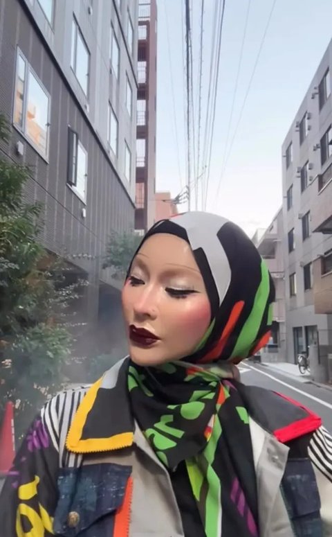 Potret Sarah Vi Pakai Makeup Porcelain (Sumber: Instagram/sarahvi_)