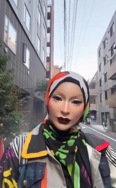 Potret Sarah Vi Pakai Makeup Porcelain (Sumber: Instagram/sarahvi_)