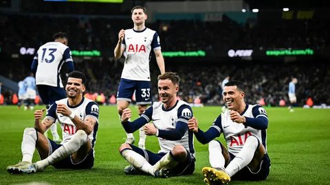 Manchester City menelan kekalahan telak 0-4 dari Tottenham Hotspur pada laga pekan ke-12 Premier League di Stadion Etihad, Minggu (24/11/2024) dini hari WIB. Hasil minor itu membuat City t