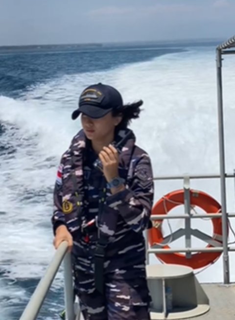 Panas-panasan Tugas di Laut