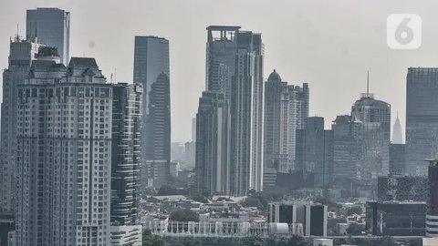 Suasana gedung perkantoran di Jakarta, Sabtu (17/10/2020). International Monetary Fund (IMF) memangkas proyeksi pertumbuhan ekonomi Indonesia 2020 menjadi minus 1,5 persen pada Oktober, lebih