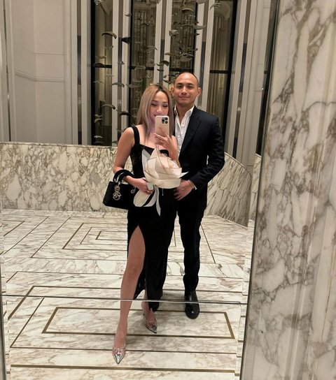 BCL dan Tiko menikah pada Desember 2023 lalu. Belum genap 1 tahun menikah, tak heran jika mereka masih terus romantis selayaknya pengantin baru.&nbsp;