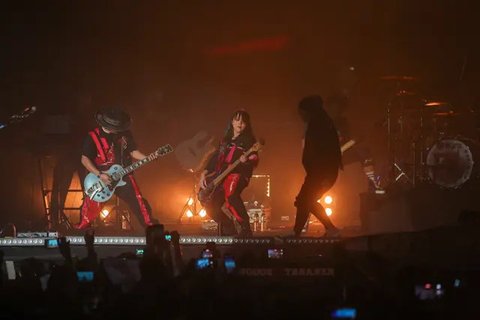Konser Dua Dekade Kotak sukses digelar di GBK Basketball Hall, Senayan, Jakarta, pada Sabtu (23/11/2024) malam.