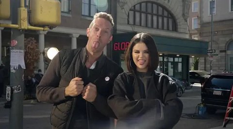 Ia memperlihatkan bahwa kecantikan bukanlah tentang mengikuti tren, melainkan tentang bagaimana kita bisa merasa percaya diri dan nyaman dengan diri kita sendiri.  [@therealdisastr].