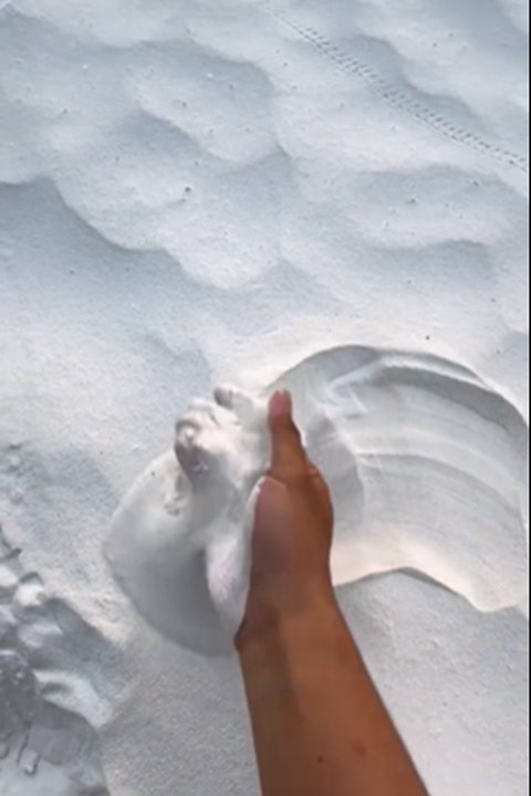 Pantai dengan Pasir Terhalus di Dunia Ternyata Ada di Indonesia,