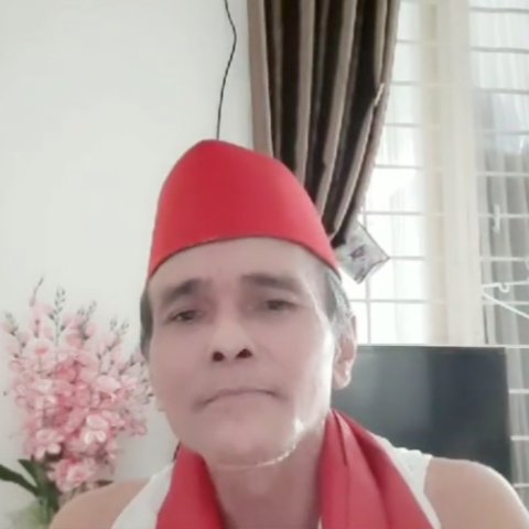peci merah