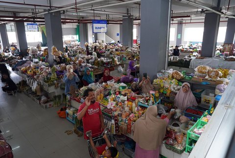 Tinjau Pasar Prawirotaman, Mendag Budi: Jelang Nataru, Harga Bapok Stabil & Pasokan Terjaga