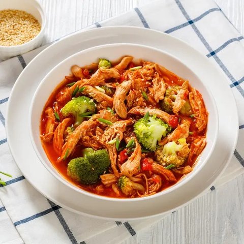 Ilustrasi olahan daging ayam ala Korea./Copyright shutterstock.com/g/TMON