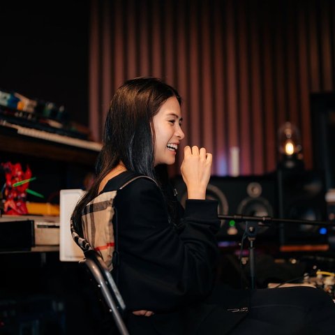 Lirik Lagu 'Puisi Kota' Maudy Ayunda dan Iwan Fals yang Penuh Makna