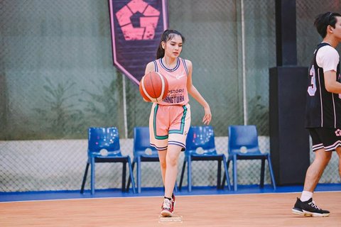 7 Potret Davina Karamoy Bergaya Tomboy, Aura Cantiknya Tak Terbendung