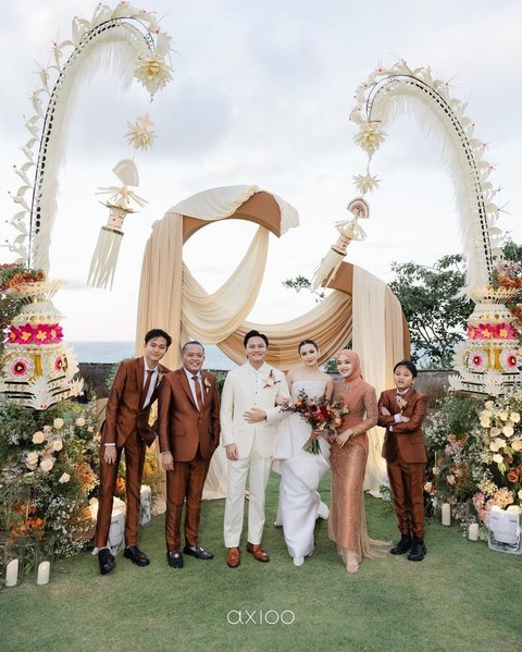 Ikky dan Lini sendiri belum memberikan komentar mengenai pengesahan pernikahan yang mereka ajukan ke Pengadilan Agama. Tunggu update dari pasangan ini hanya di KapanLagi.com, kalau bukan sekarang kapan lagi?