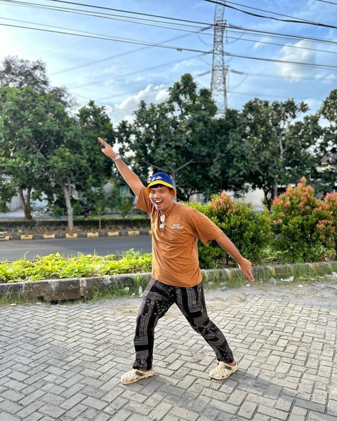 Apa Pekerjaan Frans Faisal Kakak Fuji sekaligus Adik Bibi Ardiansyah?