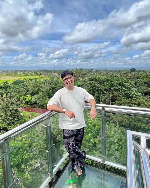 Apa Pekerjaan Frans Faisal Kakak Fuji sekaligus Adik Bibi Ardiansyah?