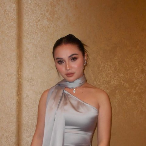 Profil Elina Joerg, Aktris Muda yang Rayakan Ultah dengan Umrah