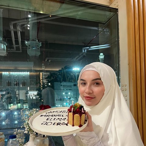 Profil Elina Joerg, Aktris Muda yang Rayakan Ultah dengan Umrah
