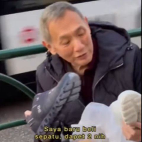 Gaya Konglomerat Indonesia Pakai Sepatu Bolong di Jepang
