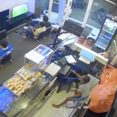 Potret Detik-detik Maling di Rental PS Arafah Terekam CCTV, Pelaku Masih Anak-anak & Langsung Ditangkap