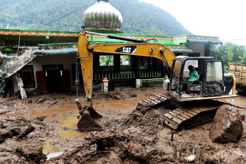 FOTO: Parahnya Kerusakan Akibat Terjangan Tanah Longsor di Karo Sumatera Utara, 10 Orang Tewas