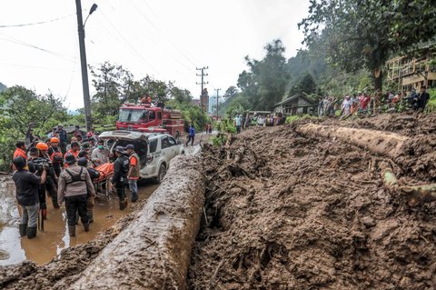 FOTO: Parahnya Kerusakan Akibat Terjangan Tanah Longsor di Karo Sumatera Utara, 10 Orang Tewas