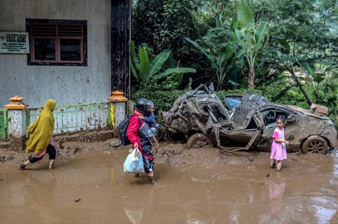 FOTO: Parahnya Kerusakan Akibat Terjangan Tanah Longsor di Karo Sumatera Utara, 10 Orang Tewas