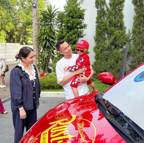 Deretan Kado Ulang Tahun Ke-3 yang Didapat Rayyanza dari Keluarga, Peluit Hingga Mobil Lightning McQueen