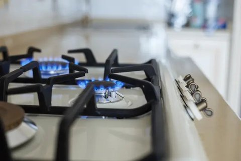 Cara Menghangatkan Ayam Goreng Krispi yang Mudah dan Efektif, Cukup dengan Es Batu (Credit: TikTok/@dessert.hound)