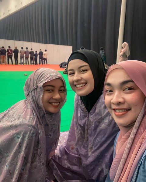 Cantik Berhijab, Ini 7 Potret Kimberly Ryder Ikut Kajian Bareng Para Sahabat