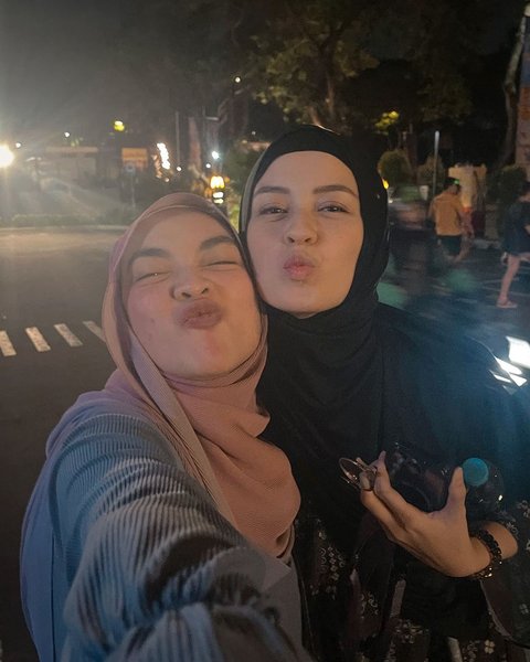 Cantik Berhijab, Ini 7 Potret Kimberly Ryder Ikut Kajian Bareng Para Sahabat