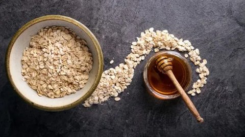 Ubi Jalar Panggang dan Salad Quinoa (Unsplash.com)