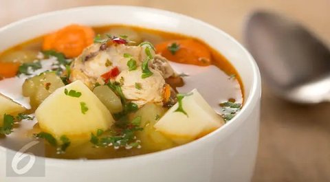 Ubi Jalar Panggang dan Salad Quinoa (Unsplash.com)