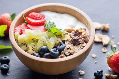 Ubi Jalar Panggang dan Salad Quinoa (Unsplash.com)