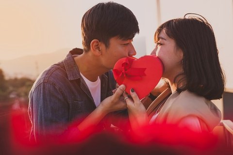 Mengapa Cinta Pertama Selalu Terkenang? Ini 7 Alasannya