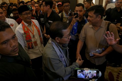 FOTO: Senyum Pramono-Rano Unggul Versi Quick Count di Pilkada Jakarta 2024