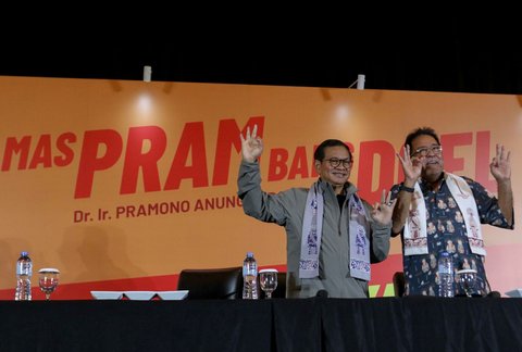 FOTO: Senyum Pramono-Rano Unggul Versi Quick Count di Pilkada Jakarta 2024