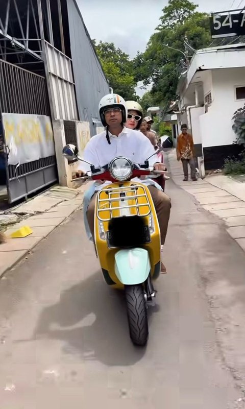Bintang film Bukan Cinta Biasa itu juga mengimbau warga untuk menggunakan hak pilihnya dengan baik.&nbsp;
