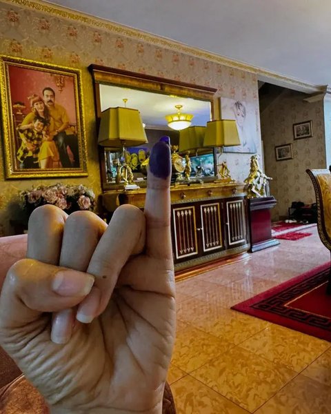 Indonesia menggelar Pilkada 2024 pada 27 November 2024. Sejumlah artis pamer jari ungu setelah nyoblos di TPS dari BCL, Luna Maya, hingga Raffi Ahmad. (Foto: Dok. Instagram @itsmebcl)