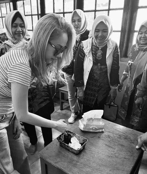 Indonesia menggelar Pilkada 2024 pada 27 November 2024. Sejumlah artis pamer jari ungu setelah nyoblos di TPS dari BCL, Luna Maya, hingga Raffi Ahmad. (Foto: Dok. Instagram @itsmebcl)