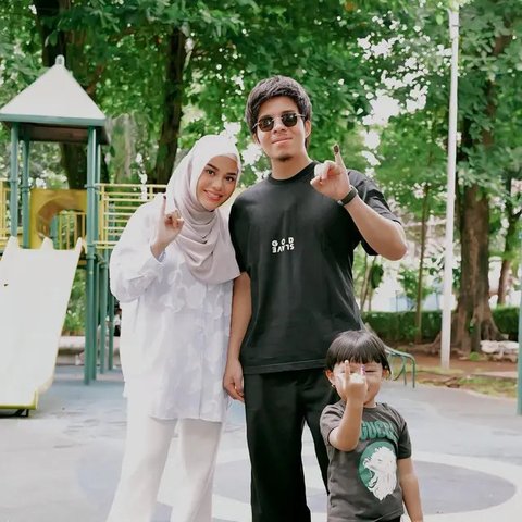 Indonesia menggelar Pilkada 2024 pada 27 November 2024. Sejumlah artis pamer jari ungu setelah nyoblos di TPS dari BCL, Luna Maya, hingga Raffi Ahmad. (Foto: Dok. Instagram @itsmebcl)