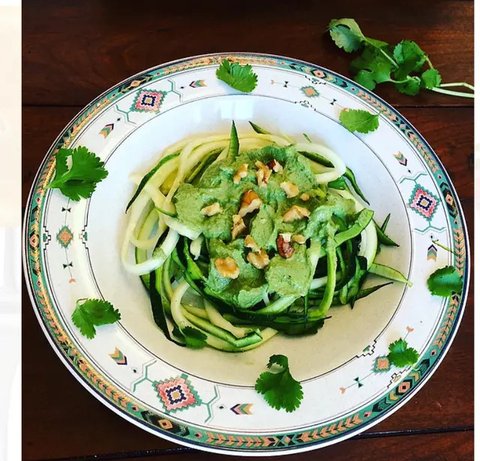 Salad menjadi salah satu menu yang dapat dikonsumsi ketika sedang diet. (Foto: Unsplash.com/Yoav Aziz)