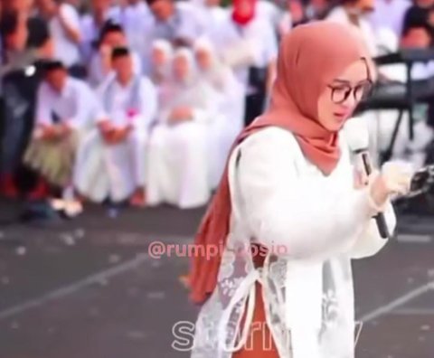 Tampil Perdana Usai Menikah, Nissa Sabyan Dikabarkan Hamil