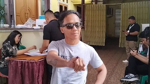 Kisah rumah tangga musisi senior Abdee Negara atau Abdee Slank masih bergulir di Pengadilan Agama. Seperti diketahui, Abdee menggugat cerai sang istri. Pada Senin (26/2/2018) sidang cerai dig