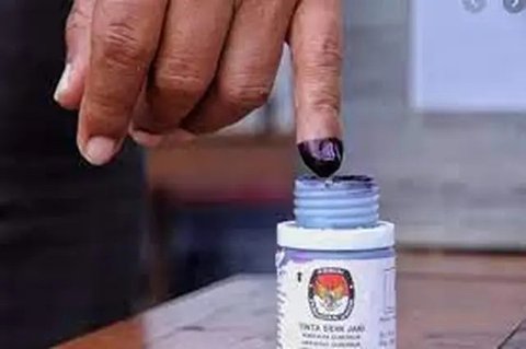 Debat Pilkada Jatim 2024 antara Luluk-Lukman, Khofifah-Emil, dan Risma-Gus Hans. (Foto: Youtube KPU Jawa Timur)