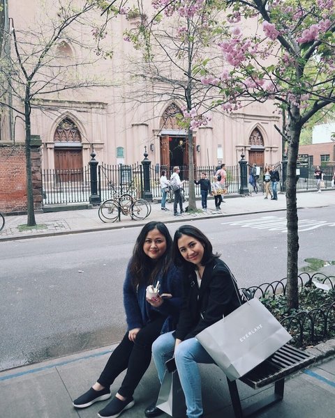 Potret Kebersamaan Sherina dan Virania Munaf yang Sering Dibilang Bak Saudara Kembar