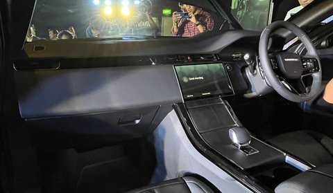 Ruang dalam Land Rover Range Rover Evoque.