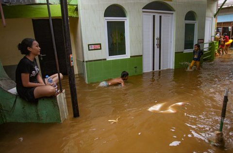 FOTO: Penampakan Banjir 2 Meter Akibat Luapan Ciliwung di Kebon Pala Mulai Surut