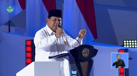 FOTO: Momen Tangis Prabowo Bercucuran Saat Singgung Kesejahteraan Guru di Indonesia