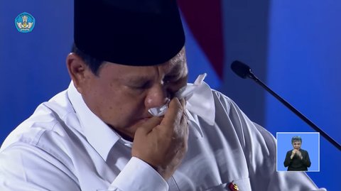 FOTO: Momen Tangis Prabowo Bercucuran Saat Singgung Kesejahteraan Guru di Indonesia