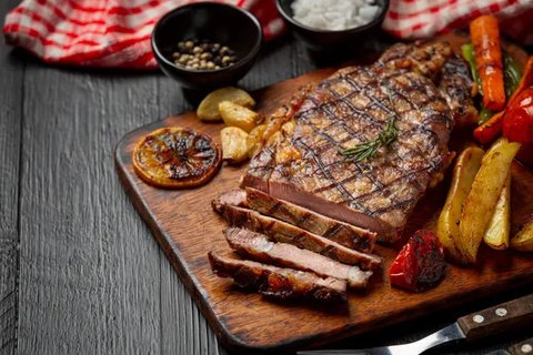 Pola makan sehat tidak hanya berpengaruh untuk mencegah kanker payudara, tapi menjaga kesehatan secara keseluruhan (Foto: Freepik.com)