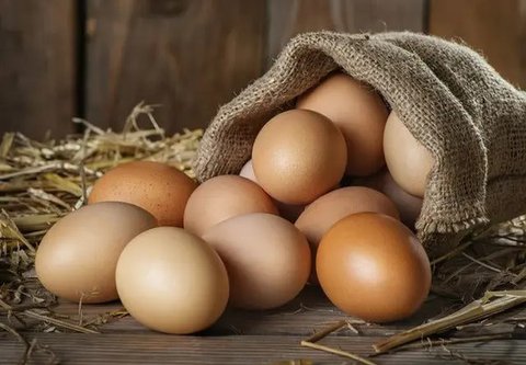 Mana Lebih Sehat, Kuning Telur Berwarna Pucat atau Oranye (PIMPAN/Shutterstock)