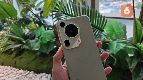 Huawei Pura 70 Ultra memiliki layar kokoh tahan baret berkat penggunaan Kunlun Glass Protection (Liputan6.com/ Agustin Setyo wardani)